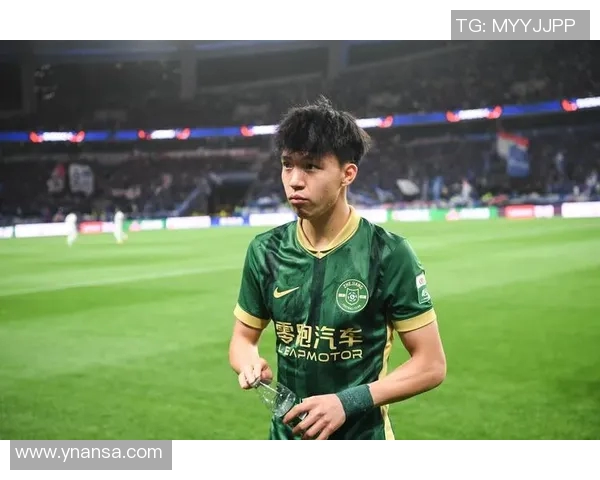 国足8号球衣背后的足球明星故事与荣耀之路