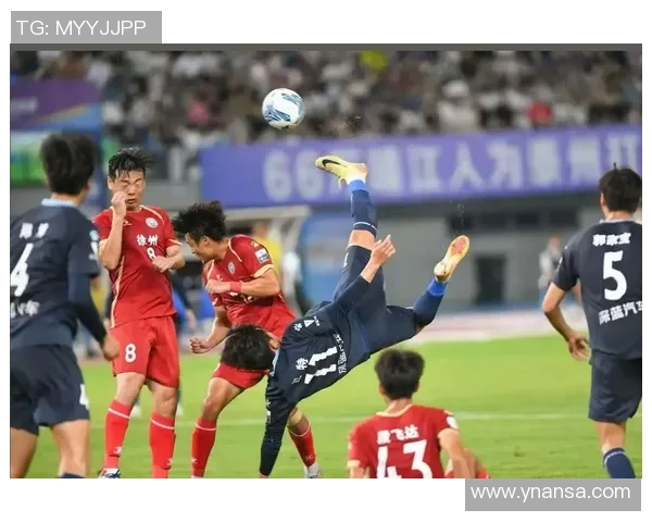 小卡足球明星的真实身份揭晓及其精彩瞬间图片分享